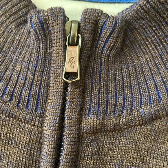 Like new Robert Graham Classic Fit 1/4 Zip 100% Wool Sweater Brown Raglan